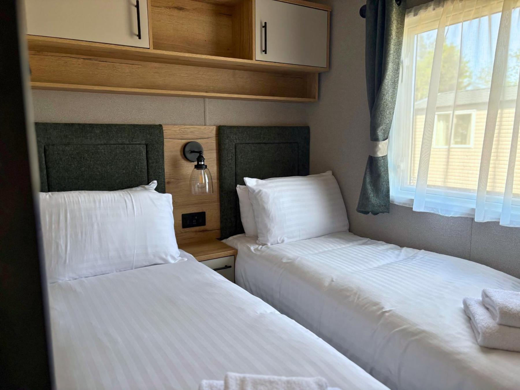 Linwater Caravan Park - Luxury Lodges And Static Caravans Near Edinburgh Newbridge  Exterior foto